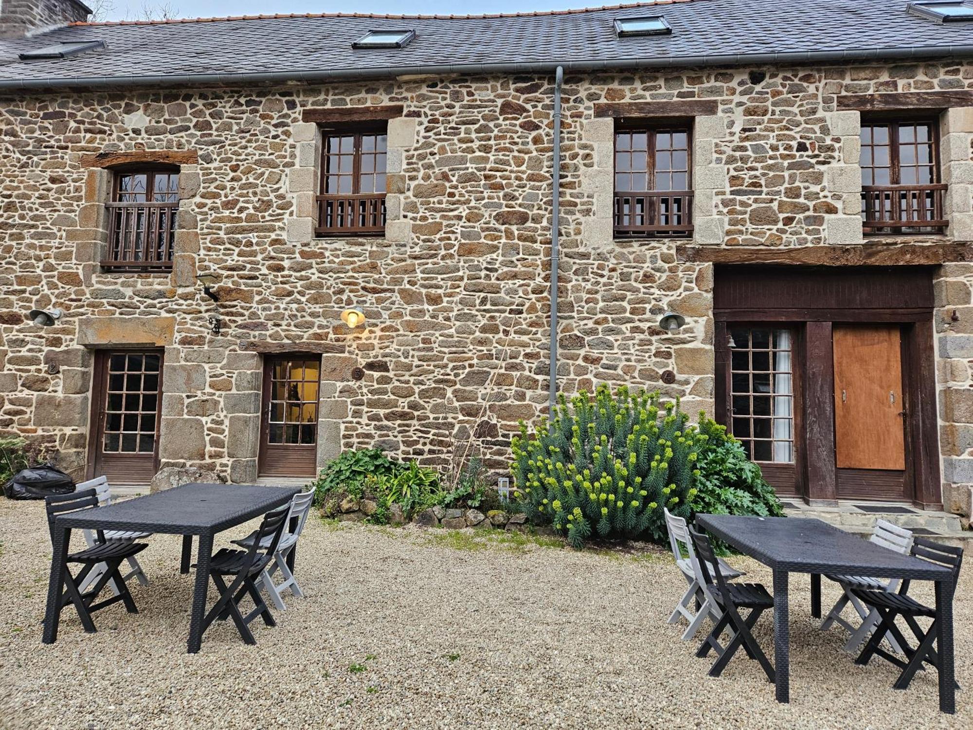 Les 3 Rossignols Villa Taden Rum bild